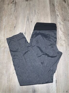 (Bin 28) Lucy, Gray Athletic Leggings with Black Waistband, Size M